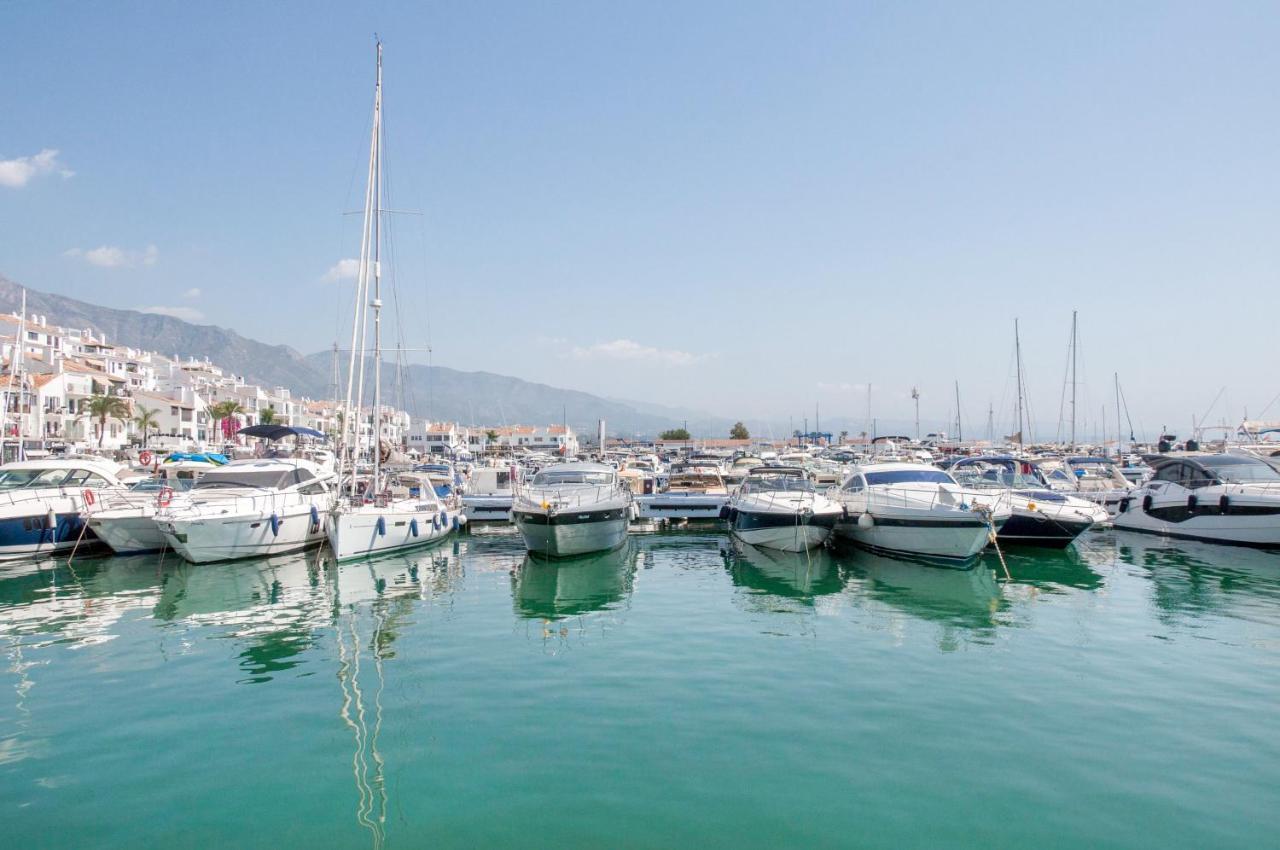 Botel Madame B Marbella